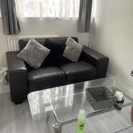 Newly Renovated Studio In Acton ロンドン エクステリア 写真